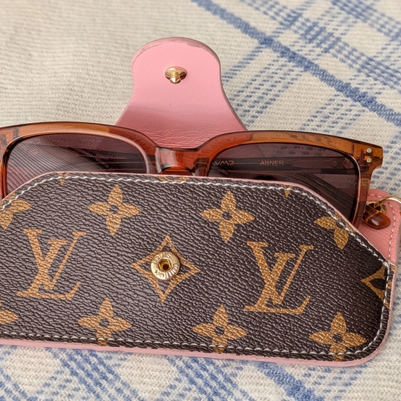 Louis Vuitton Pink and Brown Key Holder - Picture 2 of 4